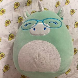 Nyla the unicorn original squishmallow 8’ (comes with tag)